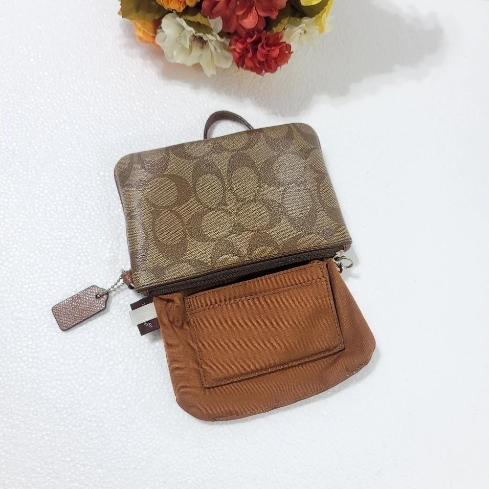 COACH WOMEN WRISTLET BROWN